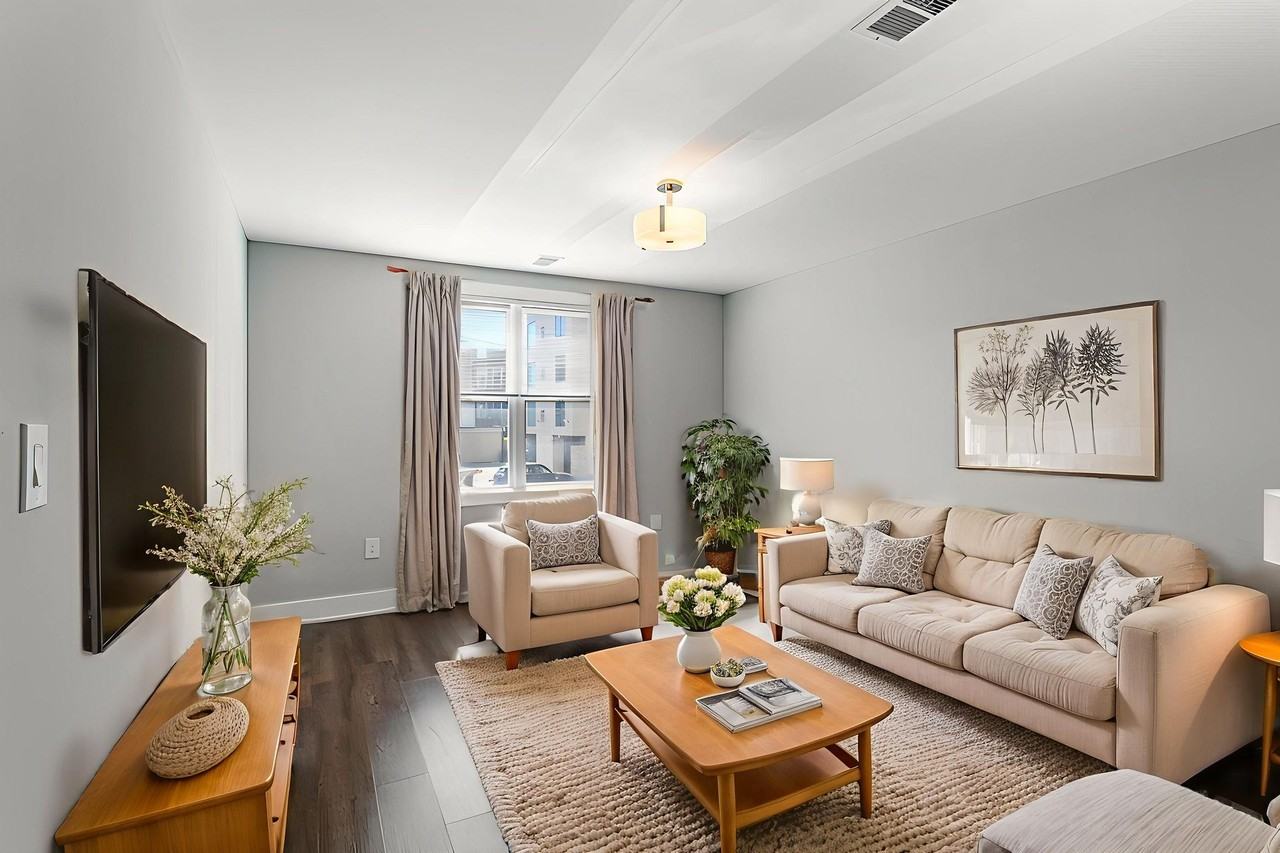 The Lotus - Photo 5 of 39