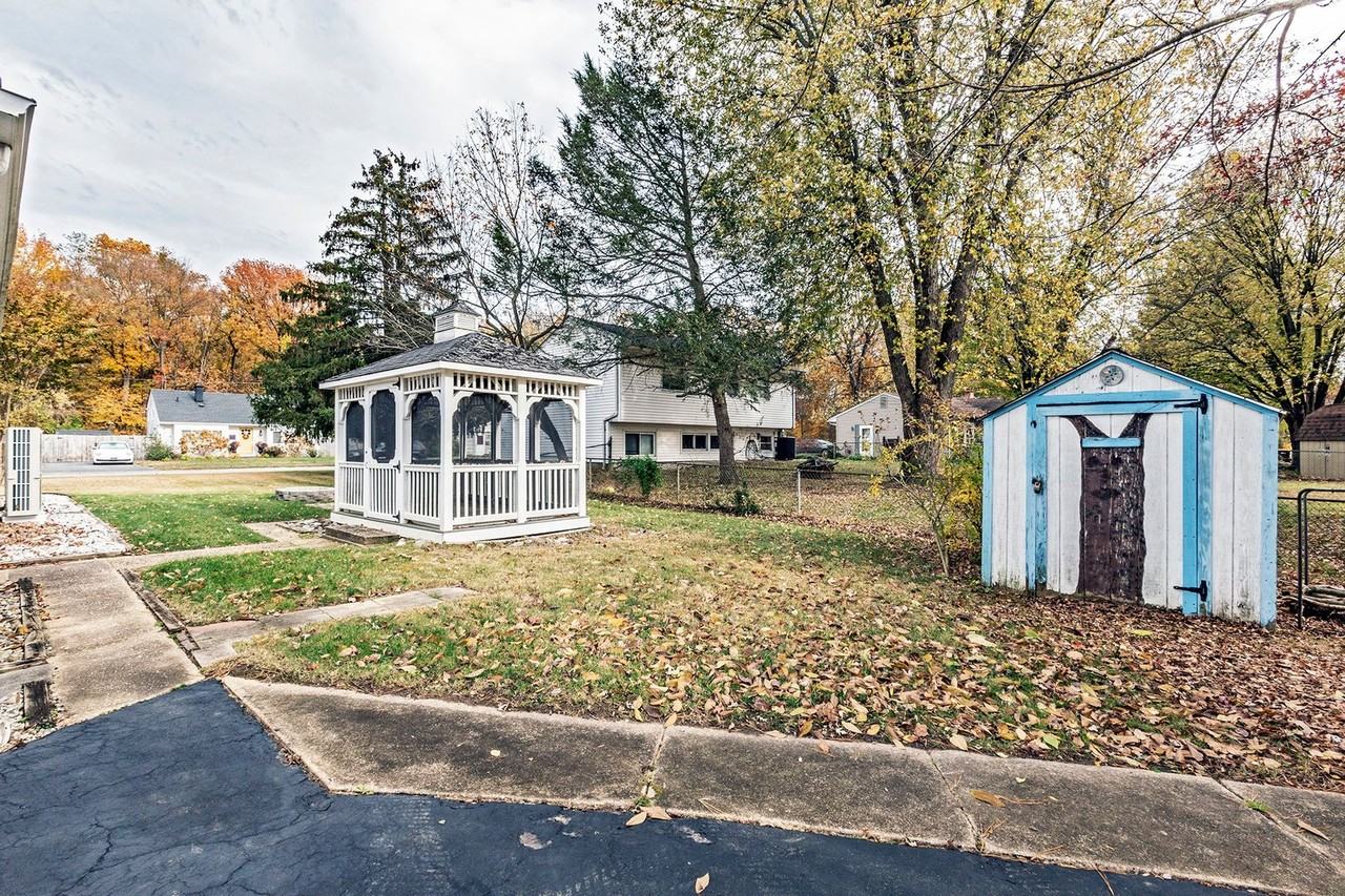 135 Garrett Road - Photo 3 of 14