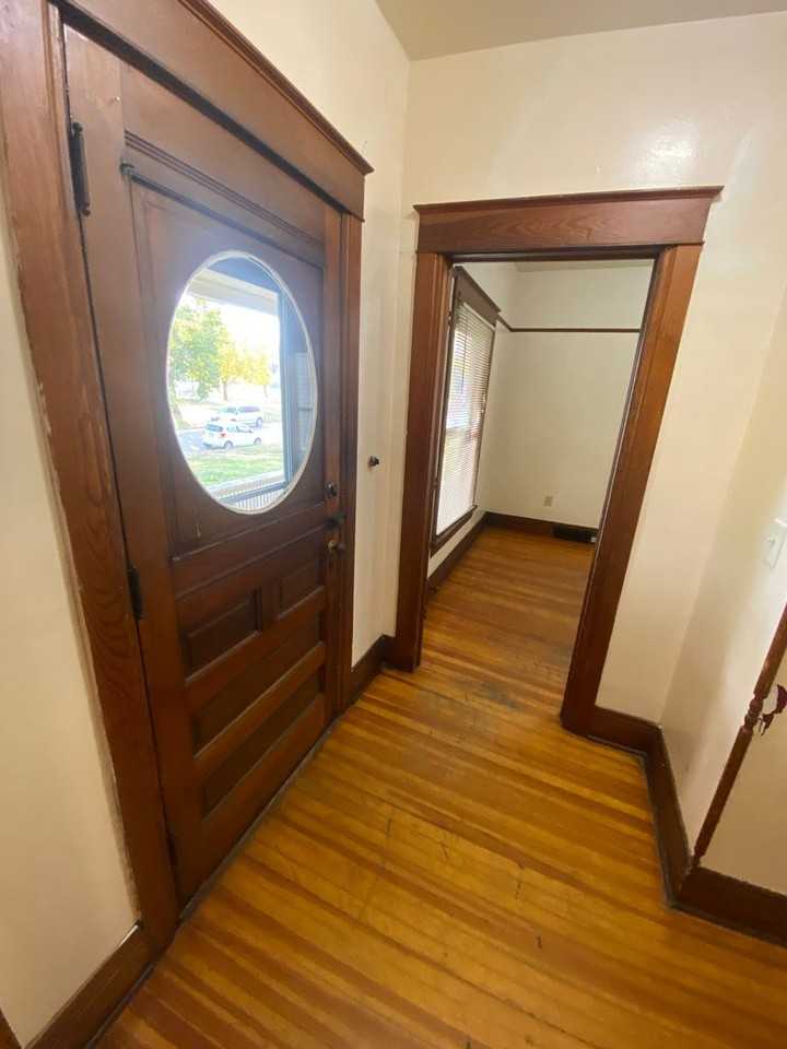 920 E St - Photo 3 of 29