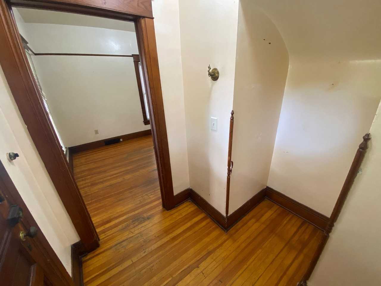 920 E St - Photo 4 of 29