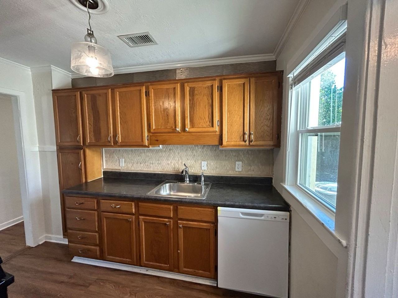 427 S Macarthur Ave - Photo 5 of 15