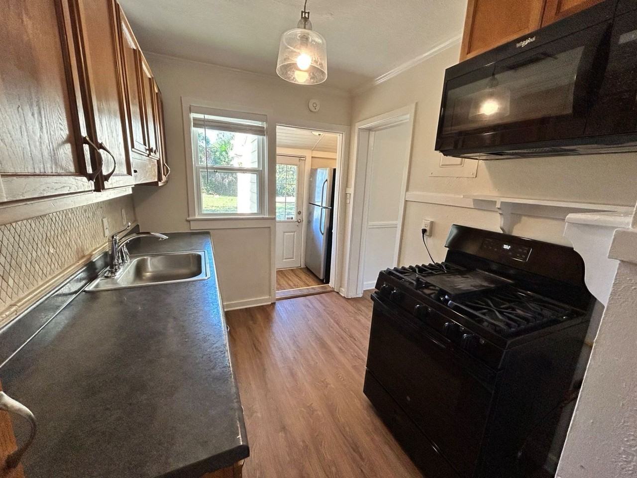 427 S Macarthur Ave - Photo 6 of 15