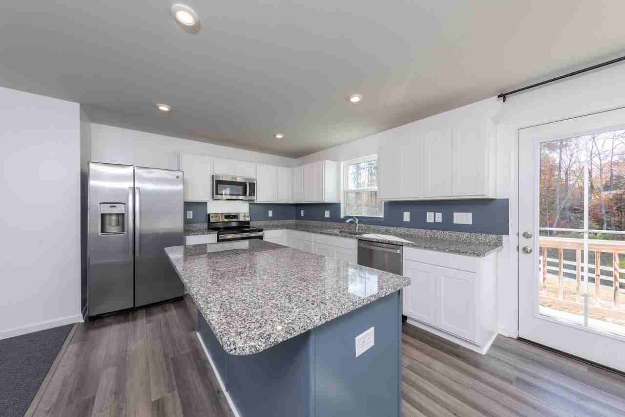 116 Makayla Dr - Photo 3 of 16