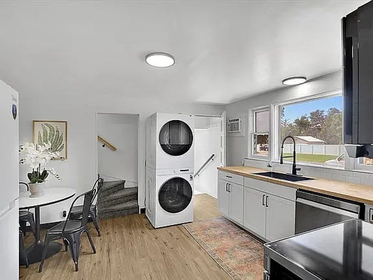 302 E Ermina Ave - Photo 3 of 9