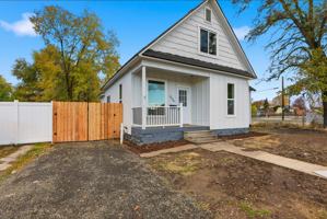 featured image of 3008 E Wellesley Ave