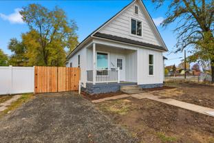 3008 E Wellesley Ave - Photo 1 of 1