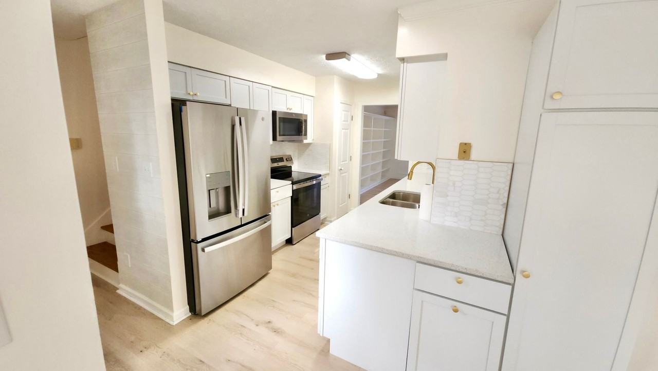 3901 South Lake Boulevard - Photo 5 of 25