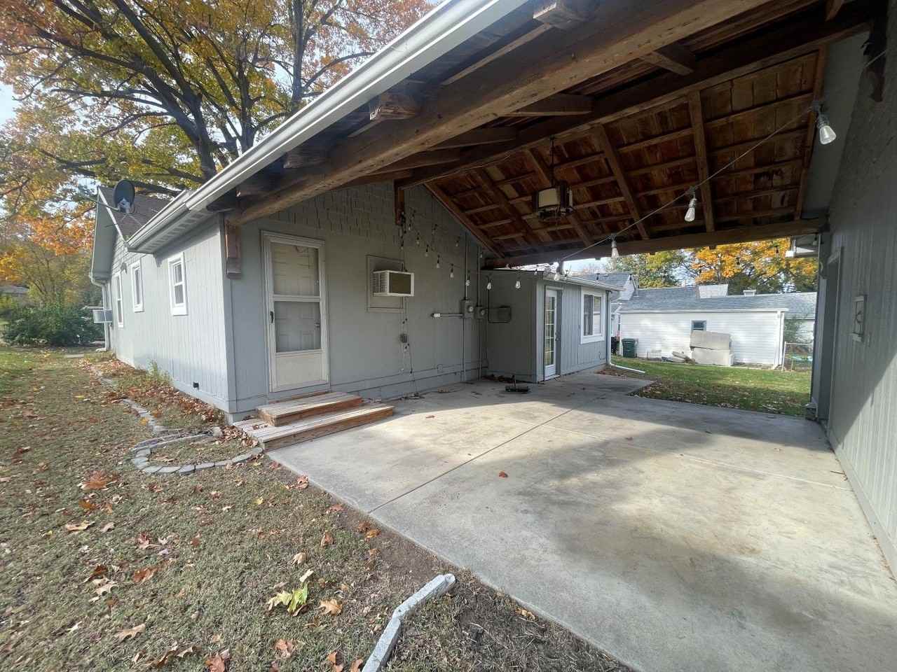 805 S Adams St - Photo 3 of 12