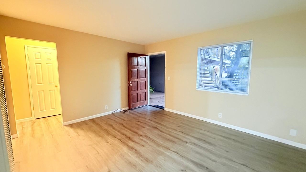 1370 Warburton Ave - Photo 4 of 10