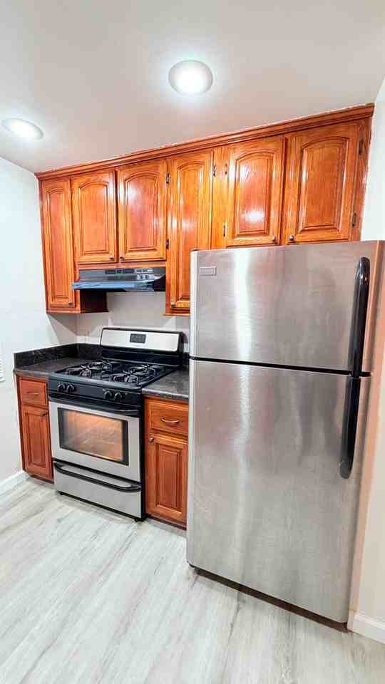 1370 Warburton Ave - Photo 7 of 10