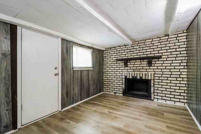 6917 Sayler Ave - Photo 4 of 12