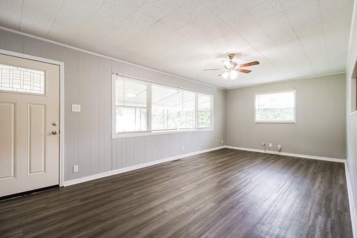 6917 Sayler Ave - Photo 6 of 12