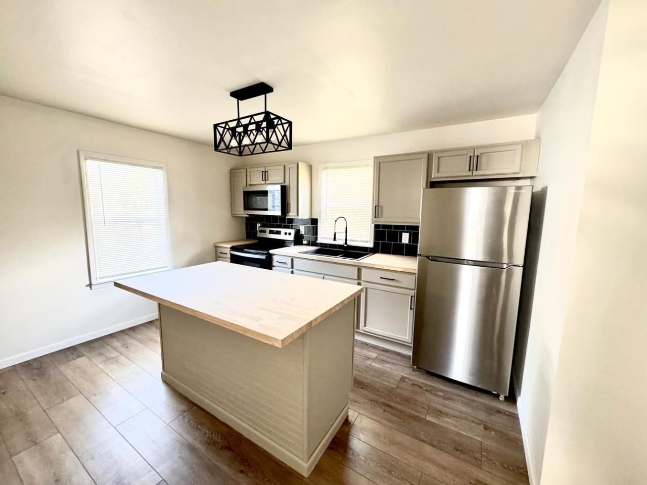 1218 Ridge Ave - Photo 4 of 16