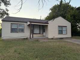featured image of 2607 N Poplar St
