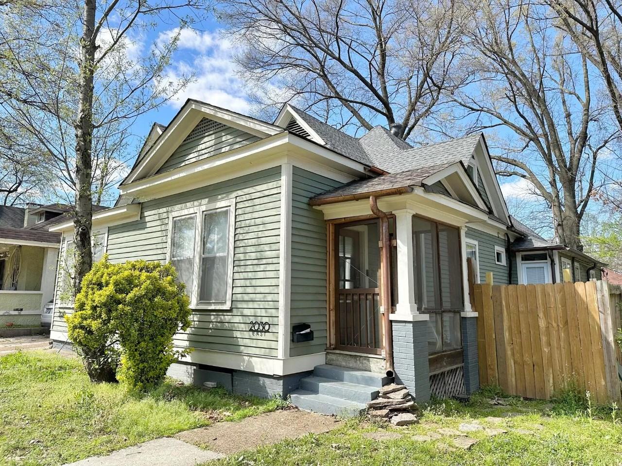 2030 Young Ave - Photo 2 of 11