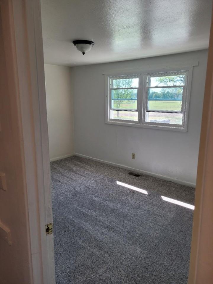 FLORENCE COVE TOWN HOUSES - Photo 5 of 10