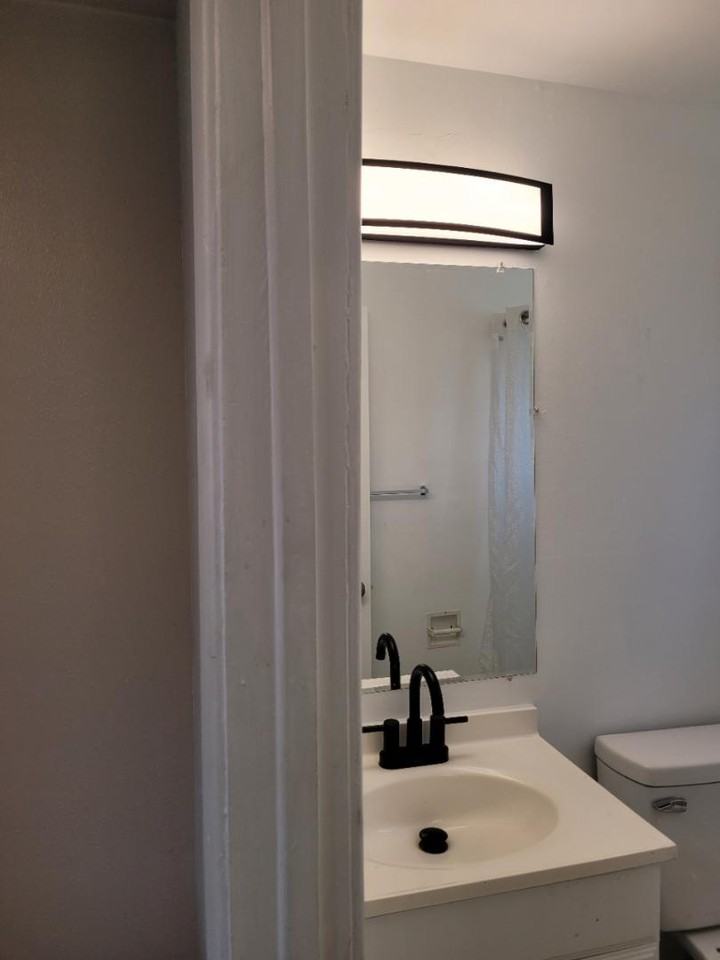 FLORENCE COVE TOWN HOUSES - Photo 6 of 10