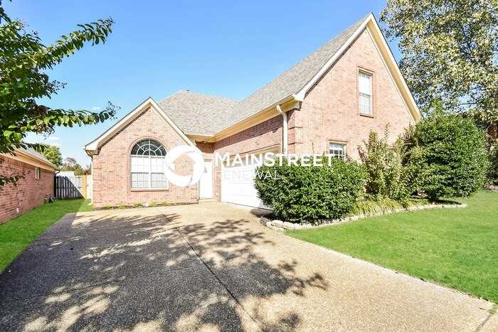 1116 Warwick Pl - Photo 2 of 19