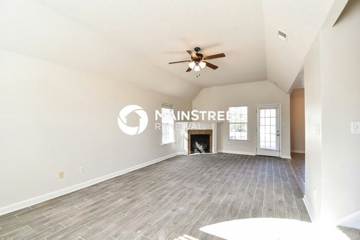 1116 Warwick Pl - Photo 4 of 19