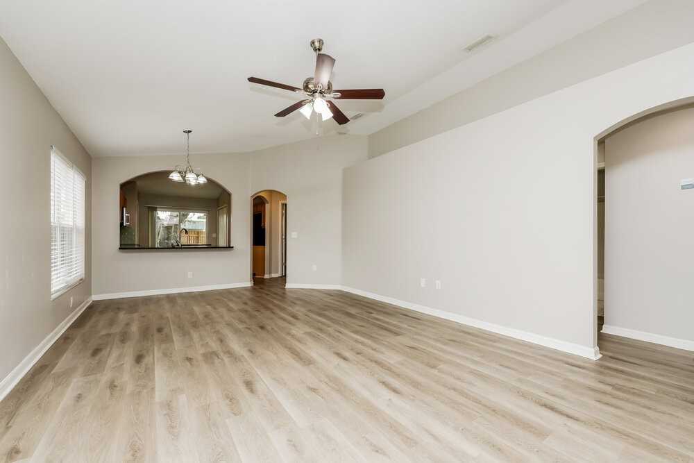 447 Maple Pointe Drive - Photo 3 of 16