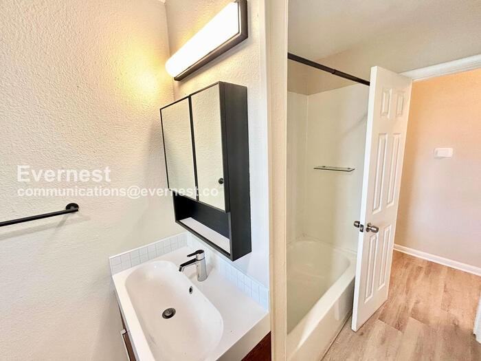 5408 Waltham Ave - Photo 7 of 25