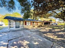 featured image of 3010 Center Street