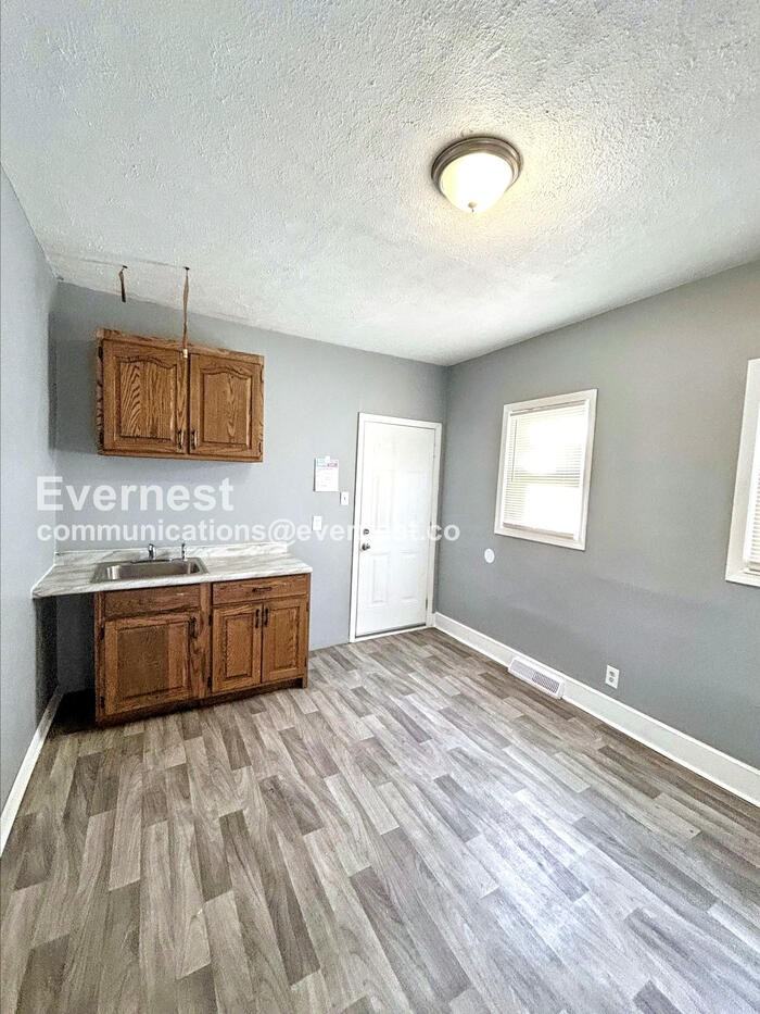 3443 Regent Rd #1 - Photo 3 of 18