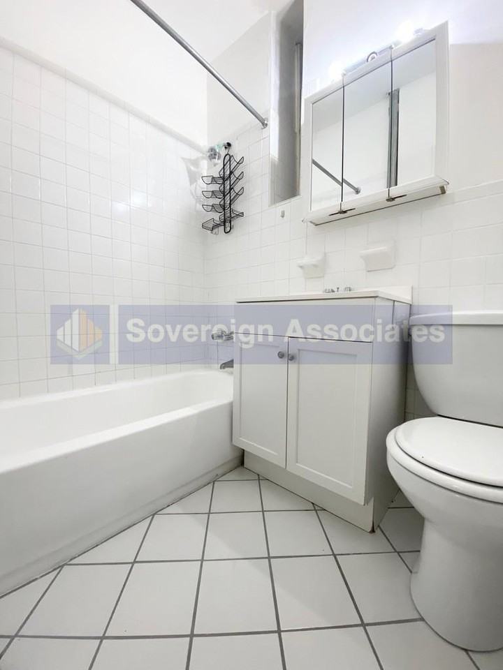 235 W 103rd St #5A - Photo 3 of 6