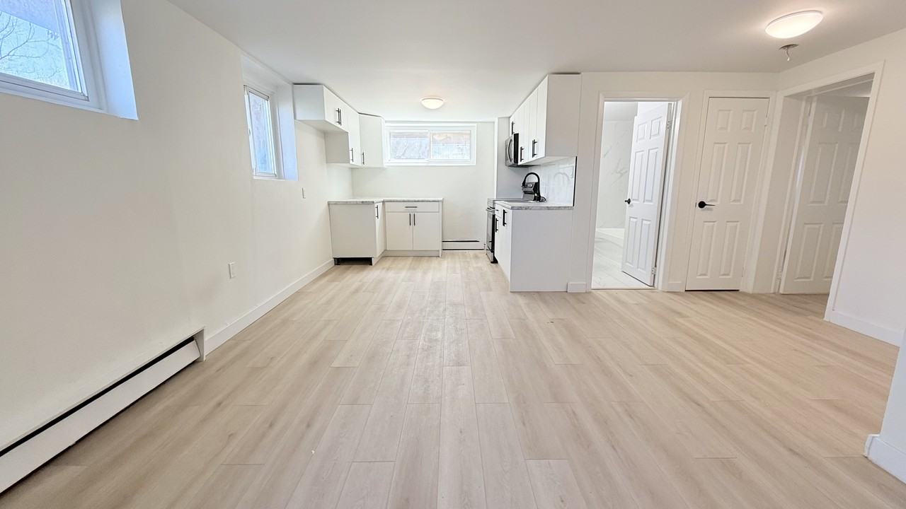 359 Hilton Ave #5 - Photo 3 of 8