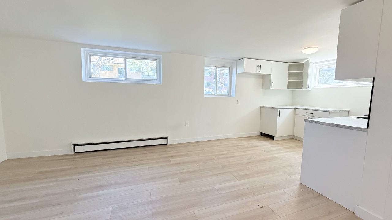 359 Hilton Ave #5 - Photo 4 of 8