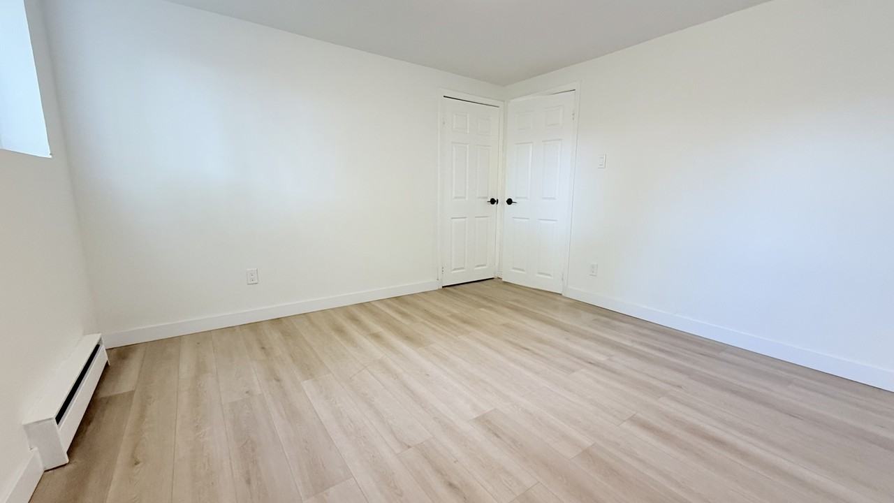 359 Hilton Ave #5 - Photo 6 of 8