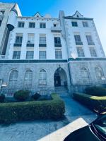 featured image of 520 South Hobart Boulevard