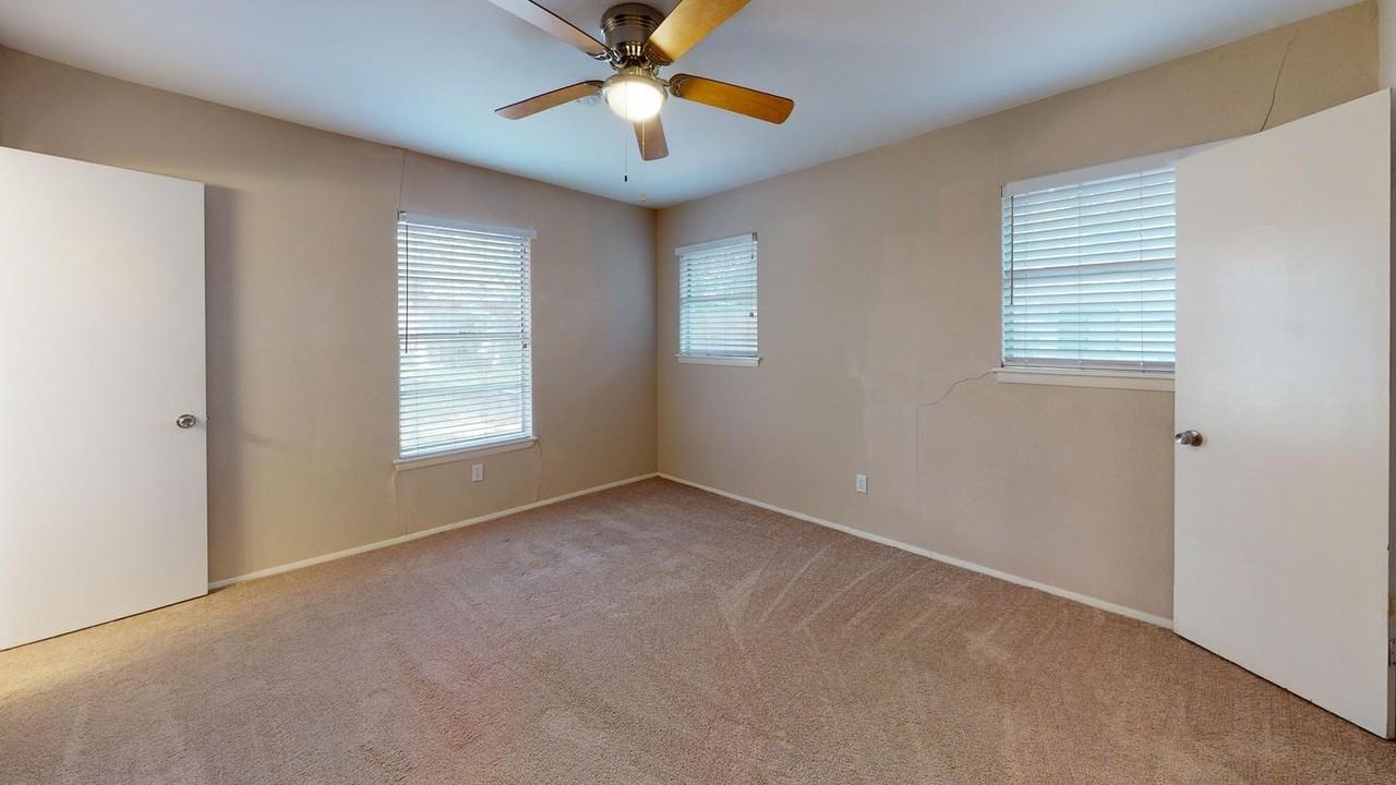 Sophisticated East Fort Worth home near Meadowbrook Golf Course - Photo 7 of 18