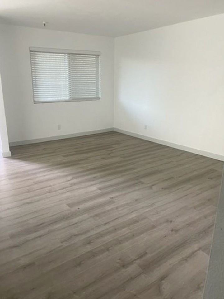 12020 Grevillea Ave - Photo 2 of 15