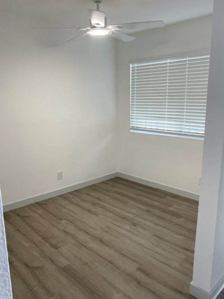 12020 Grevillea Ave - Photo 3 of 15