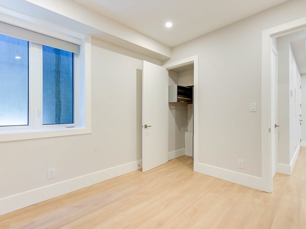 217 21st Street East - Photo 6 of 10