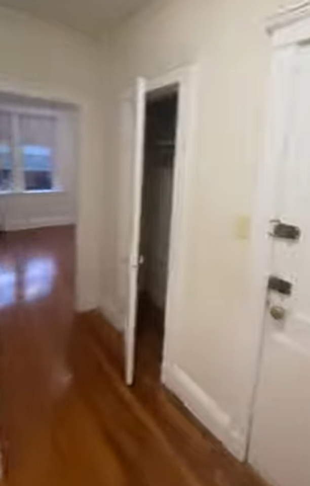 132 Washington St - Photo 4 of 14