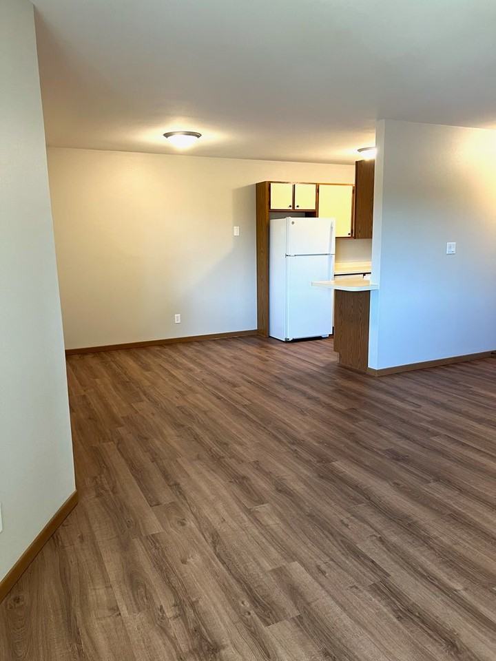 Honeysuckle Apartments - Photo 6 of 9