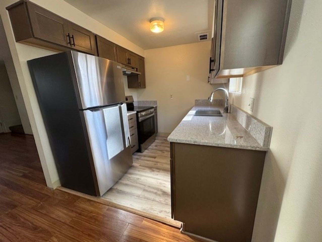 129 Nw Adams Pl #D - Photo 3 of 9