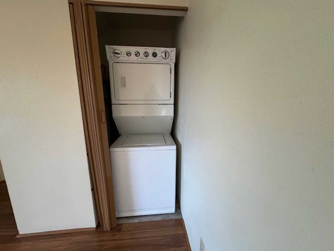 129 Nw Adams Pl #D - Photo 6 of 9