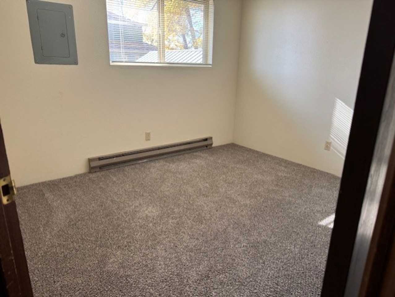 129 Nw Adams Pl #D - Photo 7 of 9