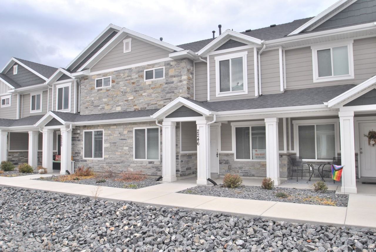 2246 S 1180 W - Photo 2 of 16