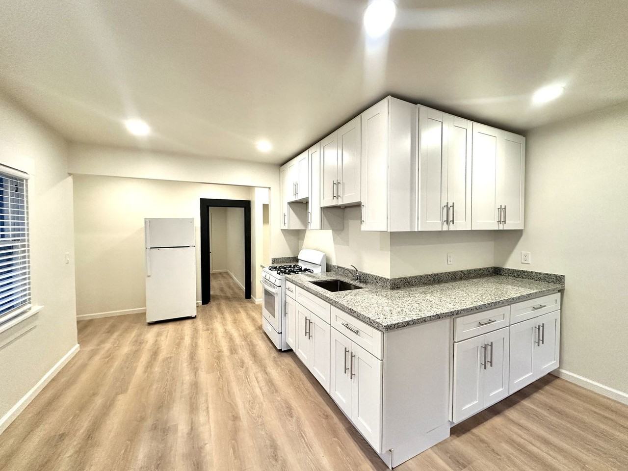 17 Cambridge Ave - Photo 2 of 24