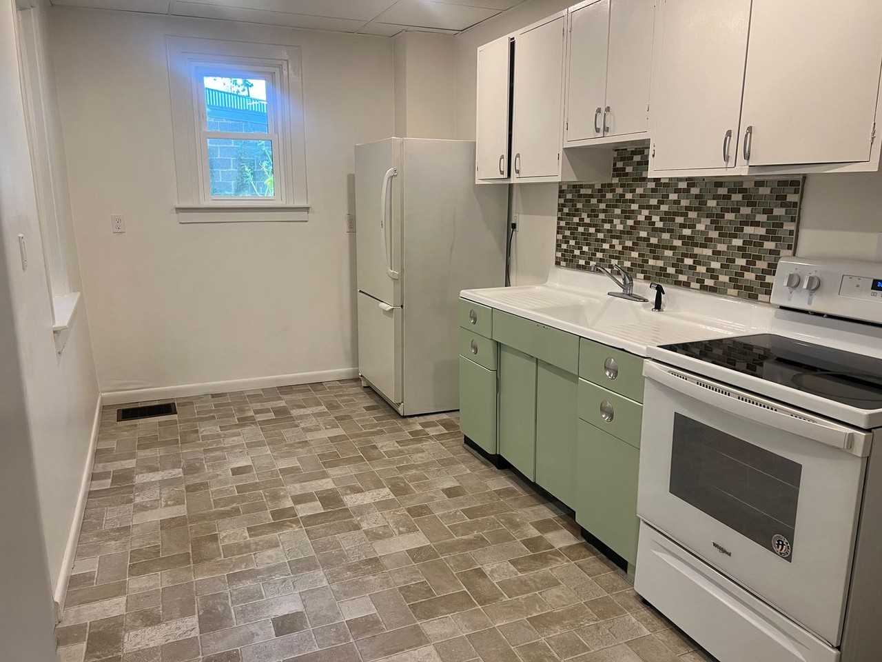 124 North Plum Street - Photo 3 of 13