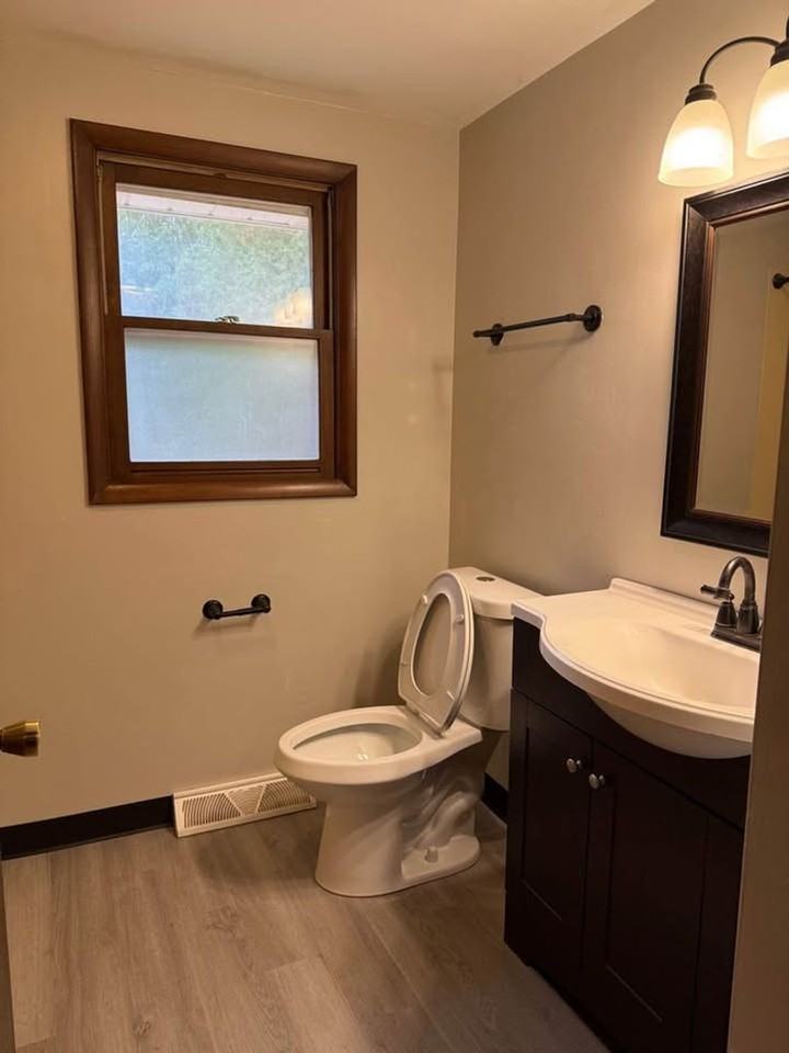1221 Lark St - Photo 3 of 26