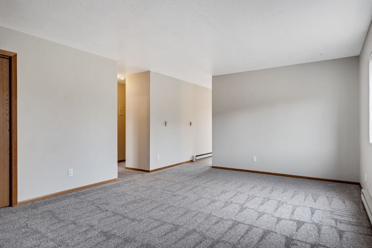 1112 10th Ave N - Photo 4 of 50