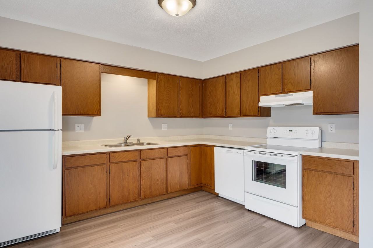 1112 10th Ave N - Photo 5 of 50