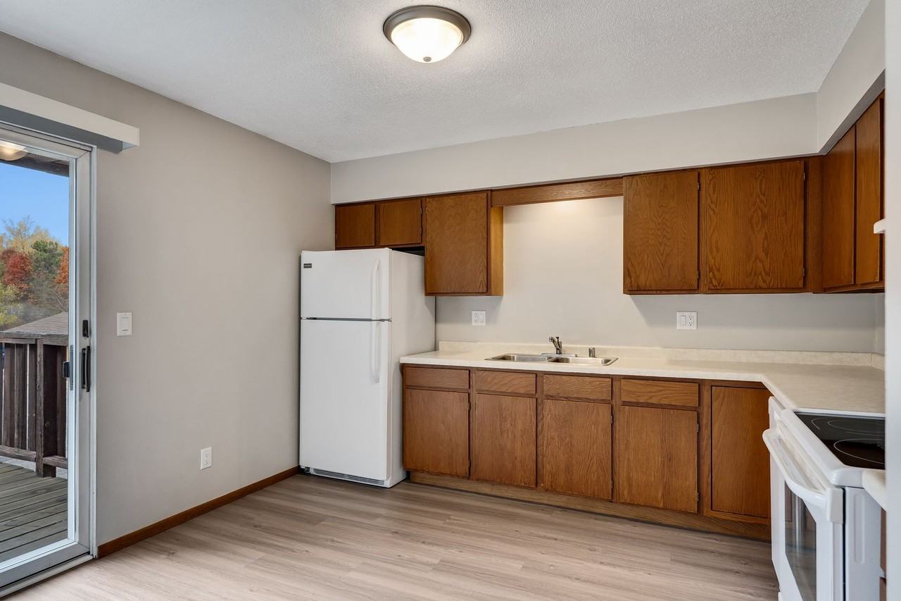 1112 10th Ave N - Photo 6 of 50