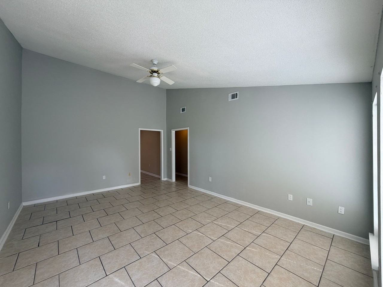 4072 Northlake Dr Apt B - Photo 2 of 19