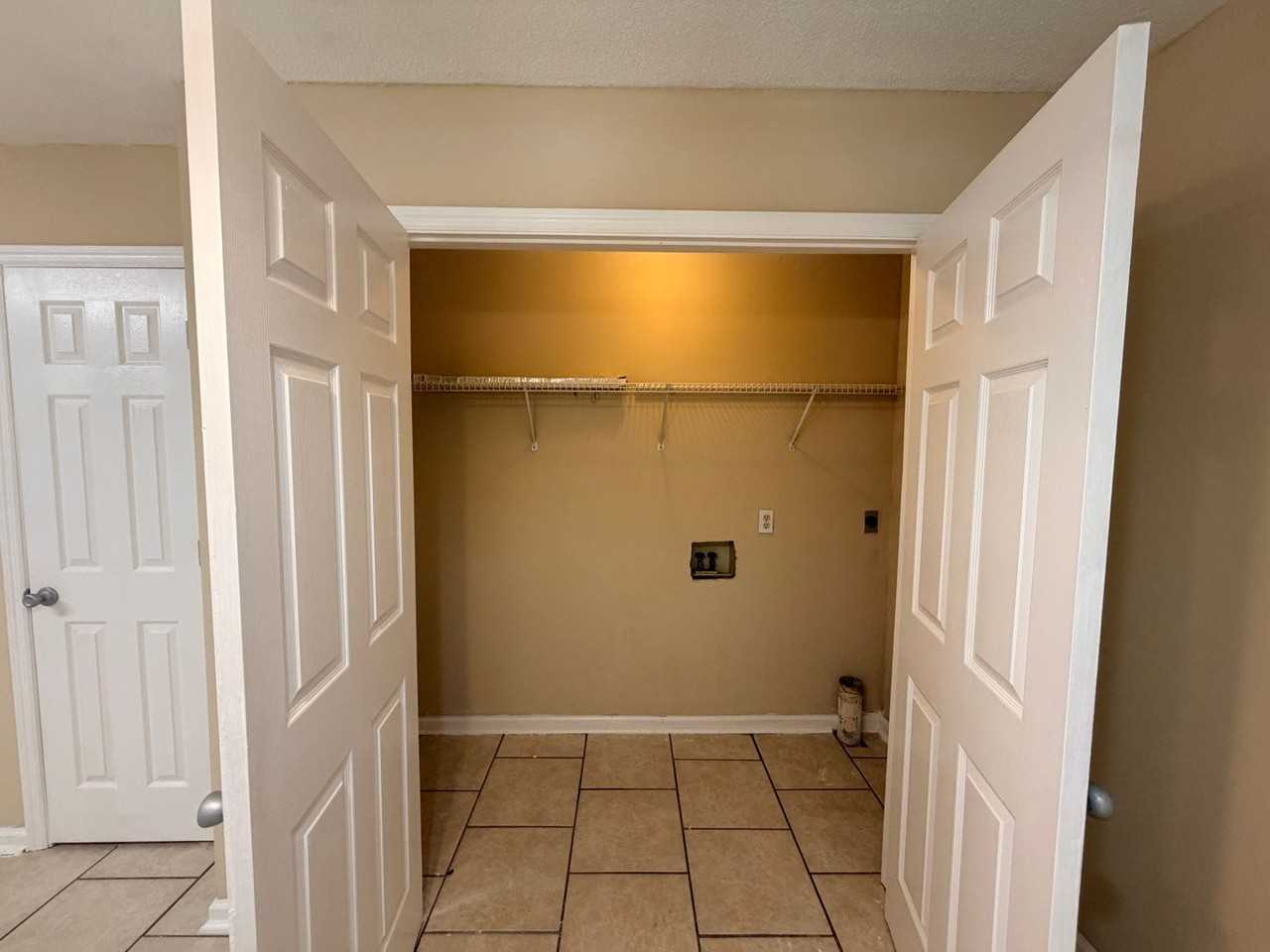 4072 Northlake Dr Apt B - Photo 4 of 19